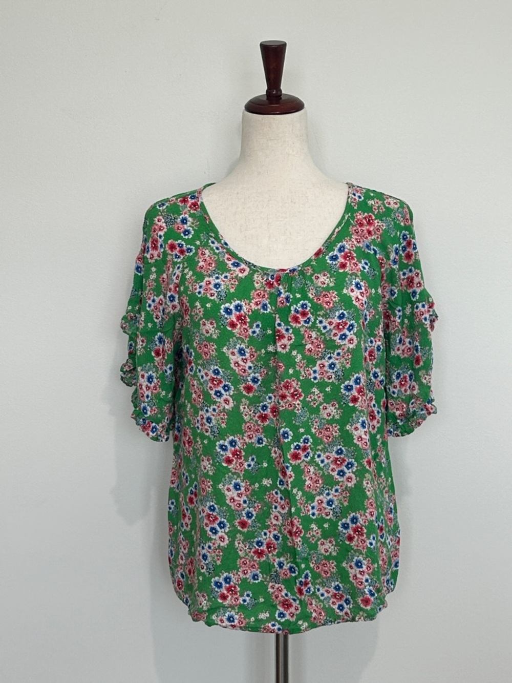 W5 Green Floral Scoop Neck Ruffle Sleeve Top Size Large